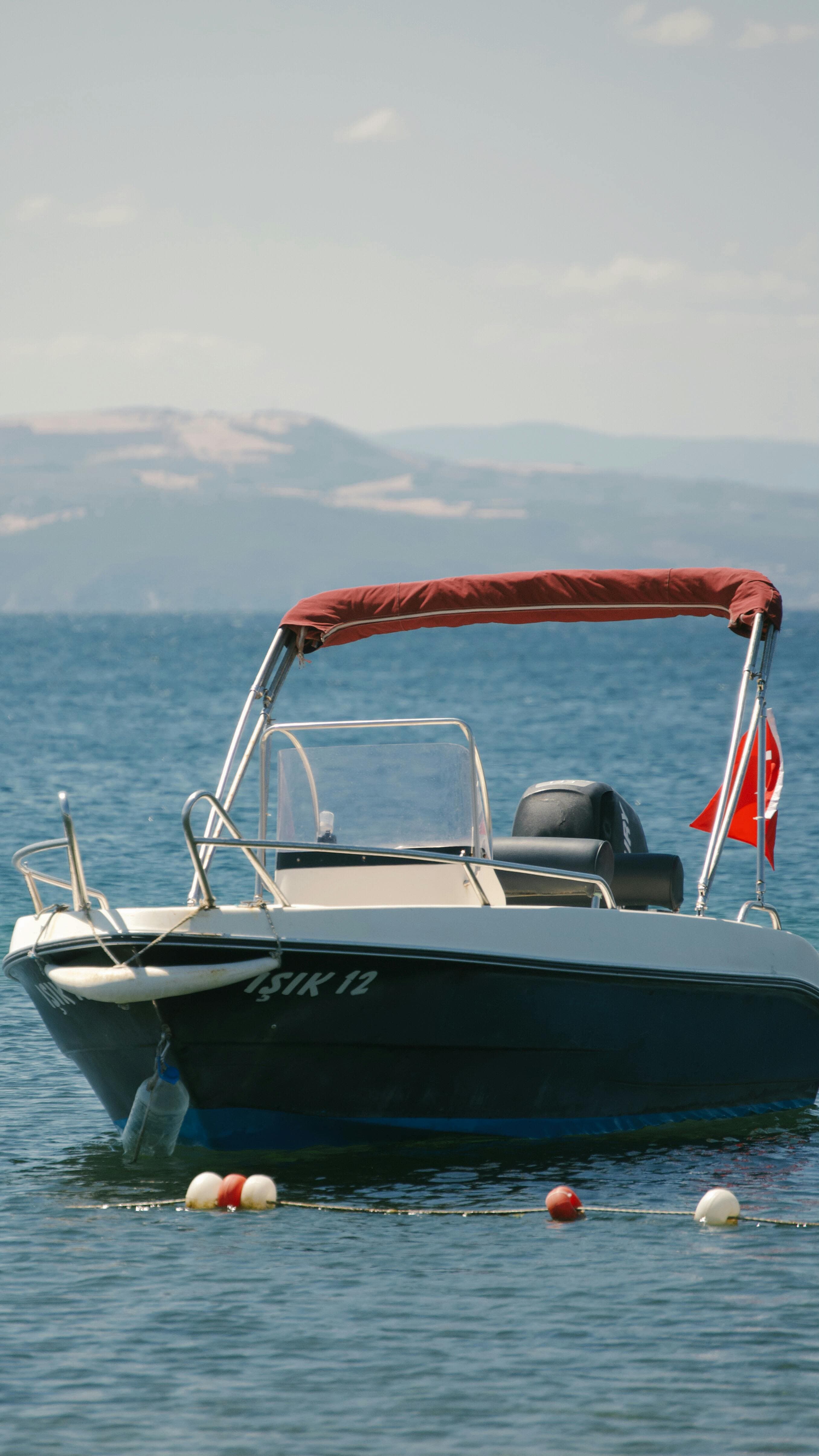 Open panga-style fishing boat on the Pacific coast — similar in layout and feel to Punta Aguja